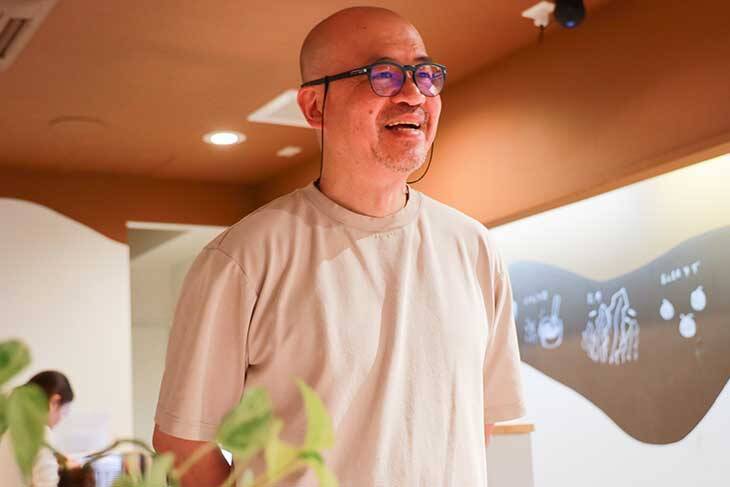 【新連載・おじさんは宝石だ！】穏やかさの中に専門店のプロの顔！ Vol.1『ハミングバード』の時女さん