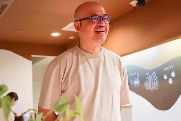 「【新連載・おじさんは宝石だ！】穏やかさの中に専門店のプロの顔！ Vol.1『ハミングバード』の時女さん」の画像