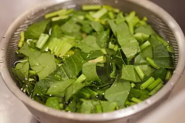 「【ベーコンの絶品レシピ】一品で栄養満点！「レーズンロールのカラフルサンド」の作り方」の画像