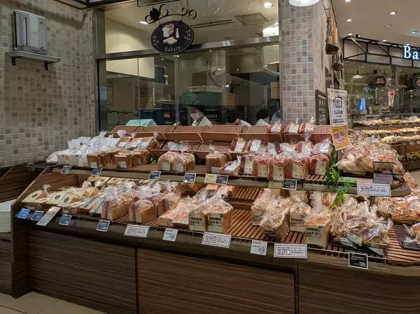 「【ライフ】スーパーの常識を変えた焼きたてパン革命！『小麦の郷』は専門店級のパンが手に入る実力派」の画像