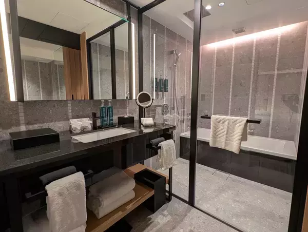 「京都のおすすめ宿泊＆街巡りスポット！『ヒルトン京都』の街の食堂のようなレストランにも注目」の画像