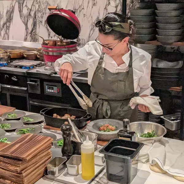 「京都のおすすめ宿泊＆街巡りスポット！『ヒルトン京都』の街の食堂のようなレストランにも注目」の画像