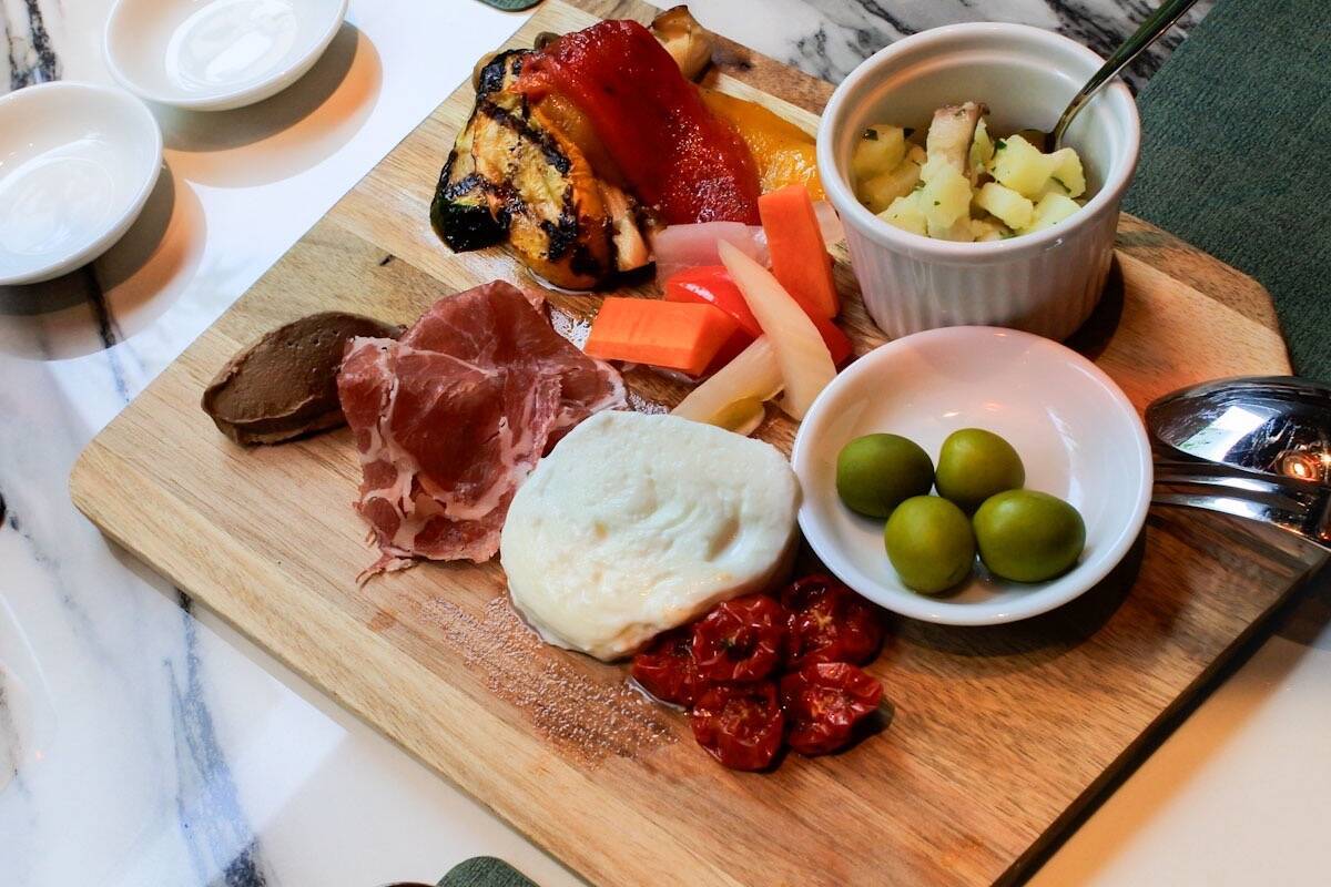 京都のおすすめ宿泊＆街巡りスポット！『ヒルトン京都』の街の食堂のようなレストランにも注目