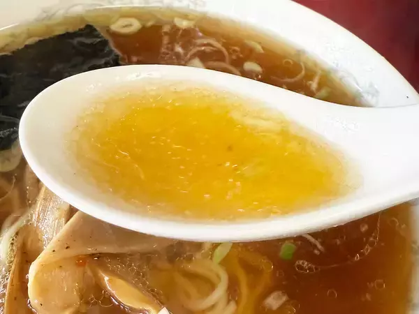 「ラーメン350円→300円にまさかの値下げ！埼玉・川口の町中華『銀龍』の「安すぎて旨すぎるラーメン」に涙する」の画像
