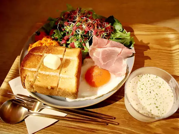 「【大阪モーニング】パンとスープで大満足！『foodscape！ BAKERY北浜 パンとスープ』のトーストセット」の画像