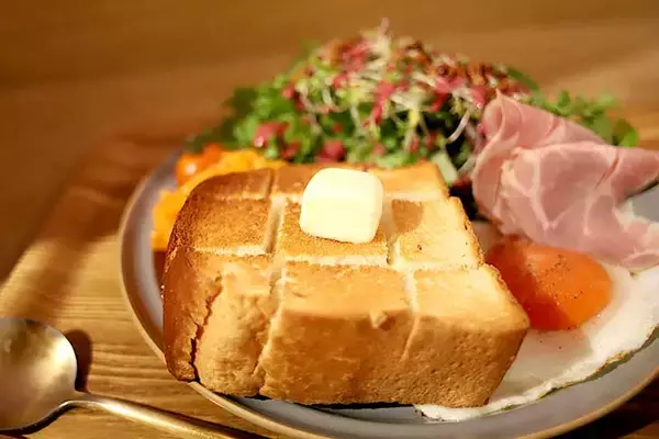 「【大阪モーニング】パンとスープで大満足！『foodscape！ BAKERY北浜 パンとスープ』のトーストセット」の画像