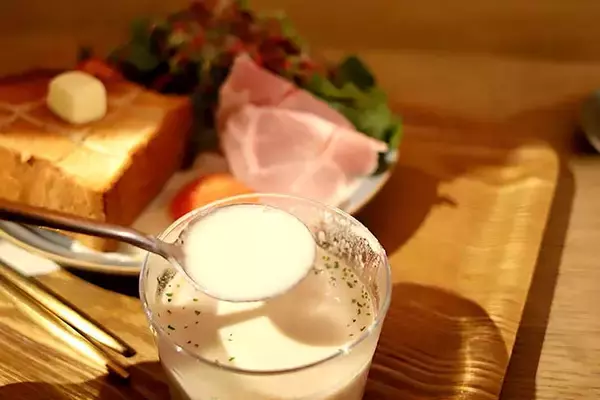 「【大阪モーニング】パンとスープで大満足！『foodscape！ BAKERY北浜 パンとスープ』のトーストセット」の画像