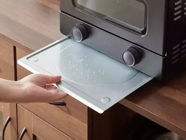 「いつものトーストが極上の1枚に変わる。いま注目の最新オーブントースター3選」の画像