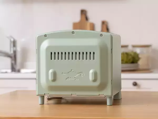 「いつものトーストが極上の1枚に変わる。いま注目の最新オーブントースター3選」の画像