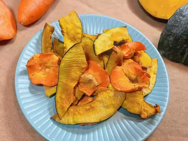 「たった110円で “激旨さつまいもチップス”が無限に作れる！ ダイソーの「チップスメーカー」が神アイテムだった」の画像