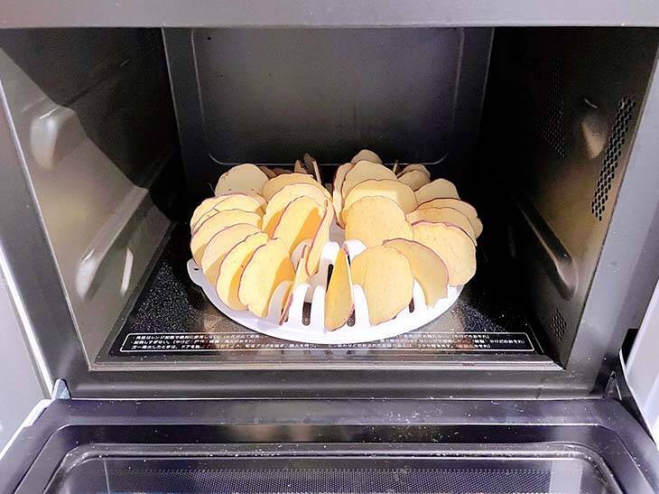 たった110円で “激旨さつまいもチップス”が無限に作れる！ ダイソーの「チップスメーカー」が神アイテムだった