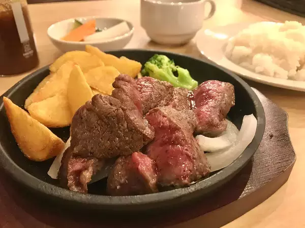 「銀座でめちゃ旨なステーキ屋みっけ！『KOBE BEEF STEAK ROKKO』の神戸牛ステーキランチがウマすぎた！」の画像