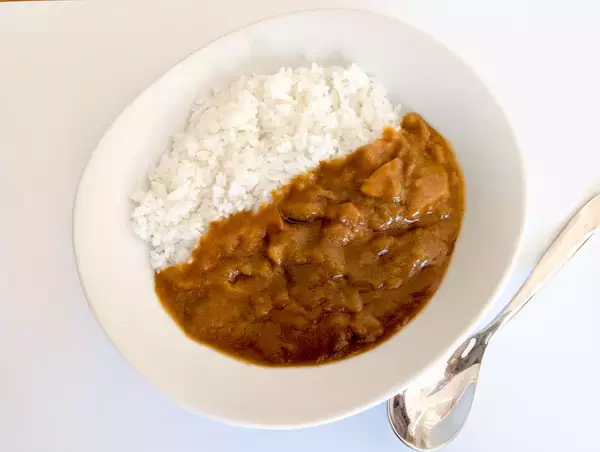 「翌日カレー好きに絶対刺さる『ハウス食品』のレトルト「とけうまカレー」が美味しすぎる！」の画像