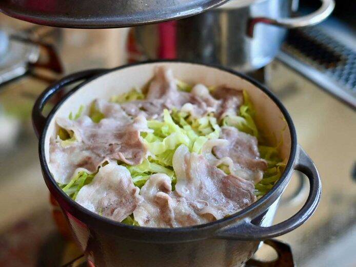 【デトックスレシピ】冬＆正月太りを解消！胃腸を休める「たっぷりキャベツのリセット煮込み」2選