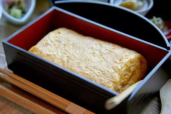 「【京都ランチ】京都の出汁を味わい尽くす！おだしのテーマパーク『京都離宮』で絶品のだしまき御膳に出会った」の画像