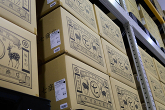 『中川政七商店』初の自社倉庫ツアーに潜入！“工芸のテーマパーク”のような現場が画期的だった