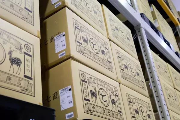 「『中川政七商店』初の自社倉庫ツアーに潜入！“工芸のテーマパーク”のような現場が画期的だった」の画像