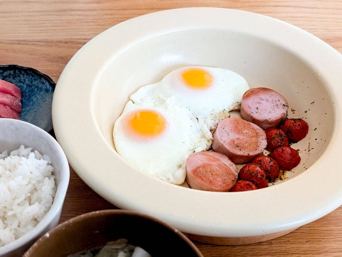 盛り付けいらずで食卓に。和平フレイズの“お皿みたいなフライパン”が想像以上に使いやすい！