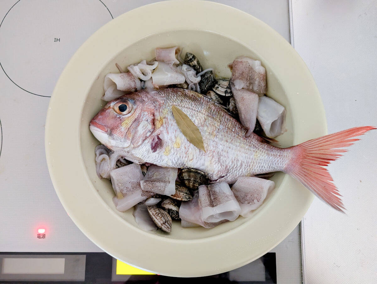 盛り付けいらずで食卓に。和平フレイズの“お皿みたいなフライパン”が想像以上に使いやすい！