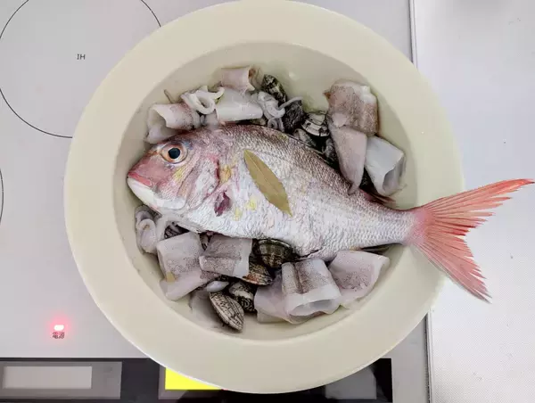 「盛り付けいらずで食卓に。和平フレイズの“お皿みたいなフライパン”が想像以上に使いやすい！」の画像