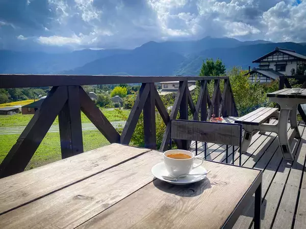 絶景テラスのレストランで野菜ランチを。山梨らしい「食と人をつなぐ」サスティナブルな農業の未来