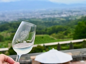 一度は訪れたい絶景と日本ワインの贅沢時間。「サントリー登美の丘ワイナリー」の新見学ツアーが魅力的！