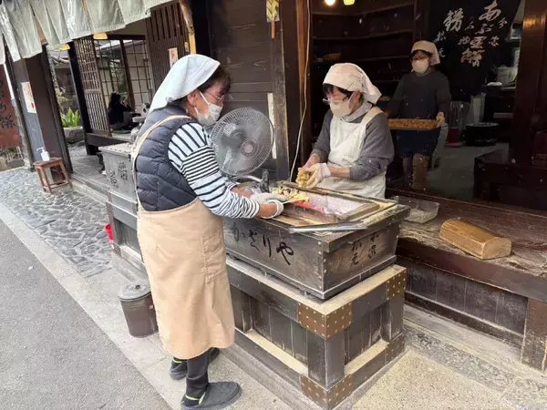 「【京都】映画「国宝」のワンシーンにも登場！江戸から続く老舗甘味処で味わう「あぶり餅」の魅力とは」の画像
