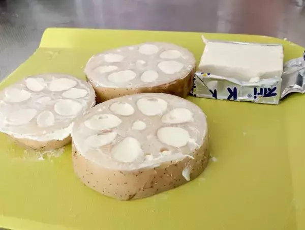 「【旬レシピ】れんこんの天才的な食べ方！「キリのれんこんフライ」がおいしすぎる」の画像