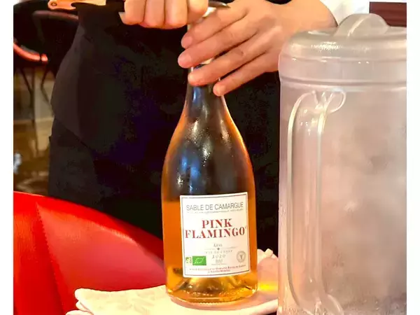 「フラミンゴを眺めて料理を楽しむ。昭和から愛され続けるちょっとシュールなレストラン『メヒコ』に行ってきた」の画像