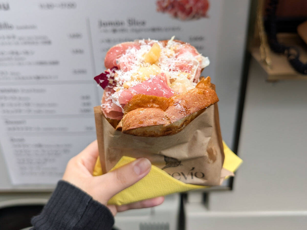 広尾で話題！ 街に馴染むスペイン産生ハムのキッチンカー『Atrevío Jamón Car』の楽しみ方