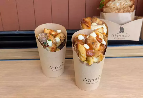 「広尾で話題！ 街に馴染むスペイン産生ハムのキッチンカー『Atrevío Jamón Car』の楽しみ方」の画像