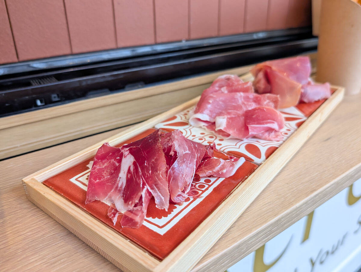 広尾で話題！ 街に馴染むスペイン産生ハムのキッチンカー『Atrevío Jamón Car』の楽しみ方