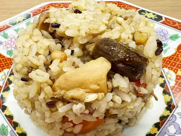 「料理苦手な人でも超簡単！新しくなった「大同電鍋」で黄金炊き込みご飯を作ってみた」の画像