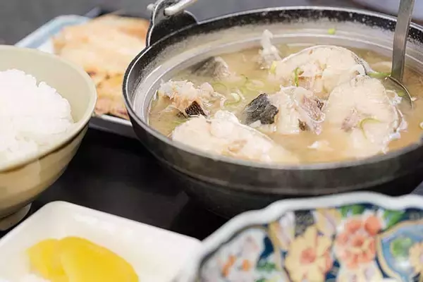 「【富山グルメ】編集部が感動！ 紅ズワイガニ、牡蠣…わざわざ食べに行きたい“海の幸”と名店4選」の画像