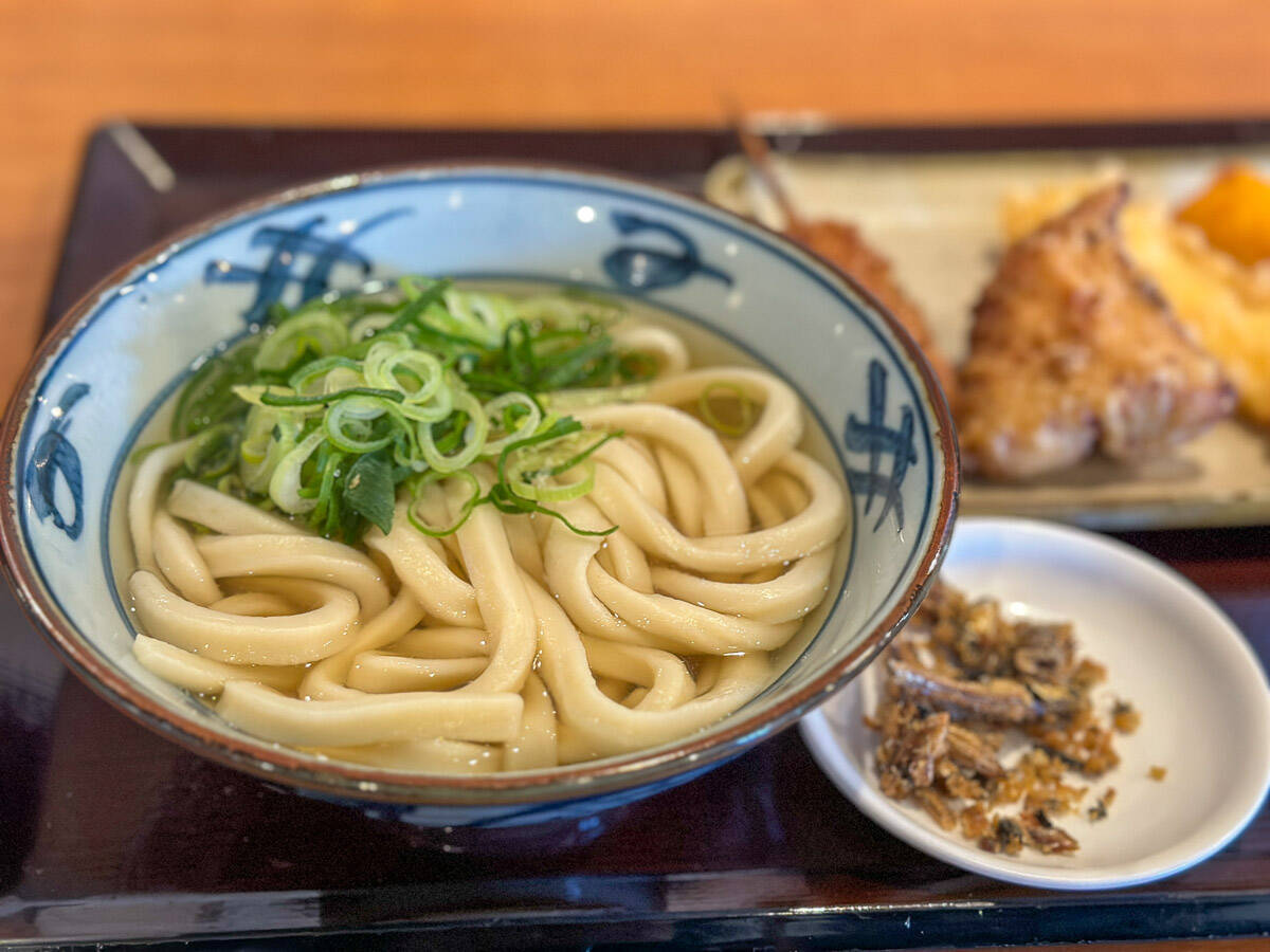 丸亀製麺にそっくり！？ 埼玉県越谷市の謎のロードサイドうどん『鳴門製麺』は旨いのか？