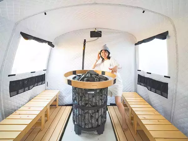 「サウナの絶景テーマパーク、誕生！瀬戸内海沿いの温泉施設『琴弾廻廊』で本場・北欧のサウナ体験」の画像