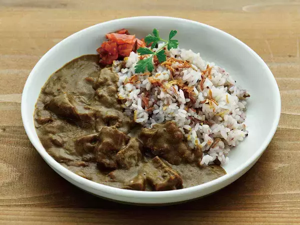 「東京駅でアウトドア体験！ リニューアルした『Snow Peak LAND STATION TOKYO』が人気のワケ」の画像