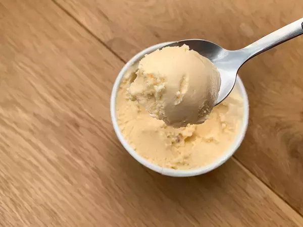 「【実食調査】飴がけアーモンドが最高！ ハーゲンダッツの新作「キャンディングアーモンド」は旨すぎて買いだめしたくなるレベルだった」の画像