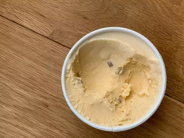 「【実食調査】飴がけアーモンドが最高！ ハーゲンダッツの新作「キャンディングアーモンド」は旨すぎて買いだめしたくなるレベルだった」の画像