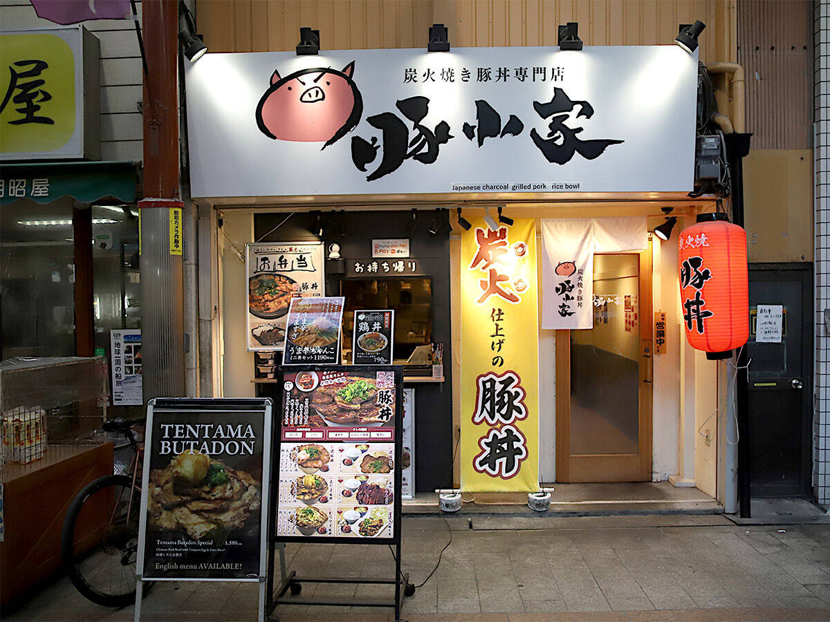 【大阪グルメ】完璧にウマい豚丼が味わえる行列店『炭火焼き豚丼専門店 豚小家』で至福の背徳感を味わってきた