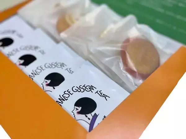 「お茶の老舗『甘露園』の可愛いマルコ缶。女性日本茶鑑定士が日本茶の楽しみ方を提案」の画像