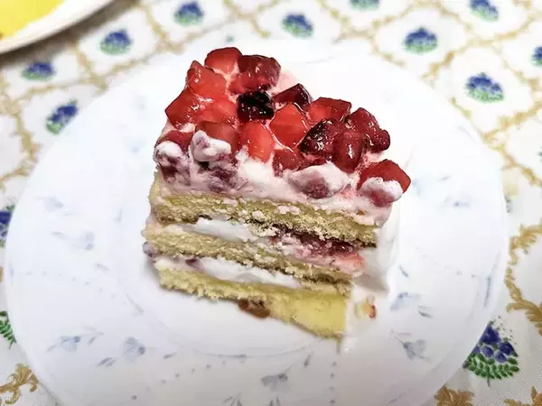 「ローソン100の隠れた人気商品「スポンジケーキだけです。」で「いちごショートケーキ」を作ってみたら絶品だった」の画像