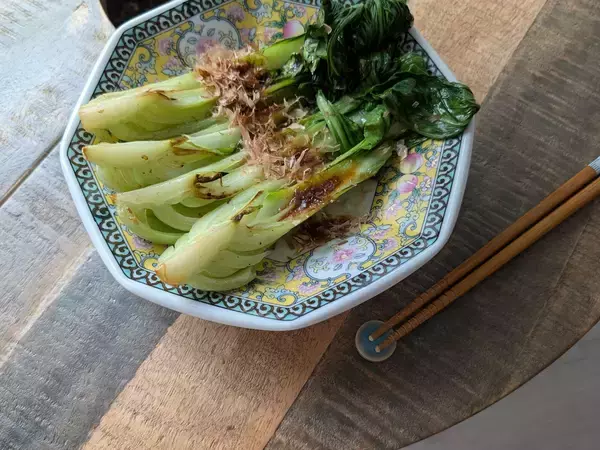 「【旬食材レシピ】晩秋のおいしい「チンゲン菜」を食べよう！「ベーコンと卵のコンソメ煮」「ステーキ」の作り方」の画像