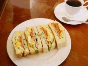 【大阪の老舗】愛されて45年。純喫茶『ロックヴィラ』の異色の名物グルメ「キムチサンド」
