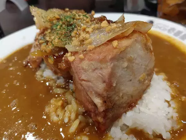 「ココイチで話題の肉塊カレー再び！？「ホロ肉ドカンと豪快カレー」は旨いのか？」の画像