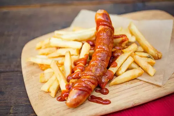 「毎年大人気！六本木ヒルズのクリスマスマーケットで食べたい「名店のドイツ料理」6選」の画像