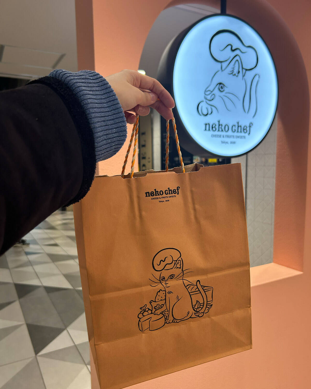 【年末年始のお取り寄せ】ネコがシェフを務める『ネコシェフ』の肉球型フィナンシェ。可愛さも美味しさもひと箱に