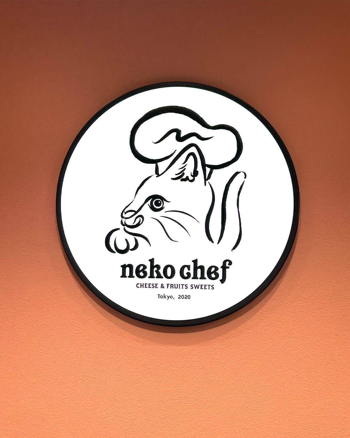 【年末年始のお取り寄せ】ネコがシェフを務める『ネコシェフ』の肉球型フィナンシェ。可愛さも美味しさもひと箱に