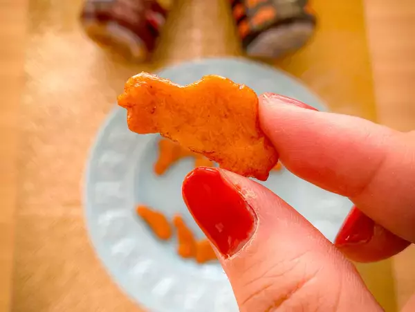 「【神奈川みやげ】日産の名車を柿の種で楽しむ！ 遊び心満載の「新型カキノタネ」」の画像