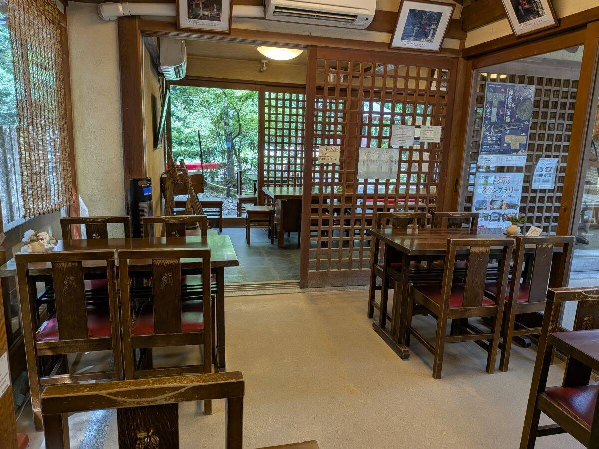 【奈良グルメ】神社も鹿も満喫できる。春日大社境内の老舗茶屋『春日荷茶屋』の魅力とは？